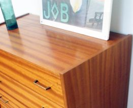 Commode vintage années 1950s pieds compas style scandinave