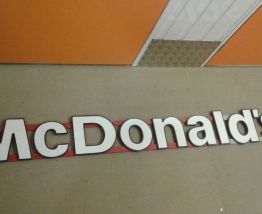 Véritable enseigne McDonald's