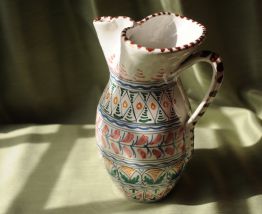Cruche en porcelaine de Tolède à motifs peints