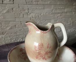 Broc et bassine en terre de fer dentelles