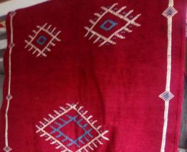 tapis berbère marocain (noir et rouge)