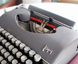 Machine à écrire vintage Japy années 70