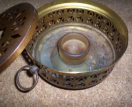 porte bougie parfuméé en métal cuivre dentellé 