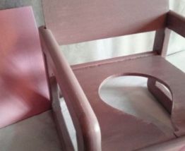 chaise poupée en bois