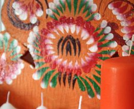 Présentoir à offrandes, boite en bois peint et décoré Made in Bali