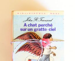 Livres Bibliothèque rose ficelés à mettre en scène pour une déco vintage  Années 60 