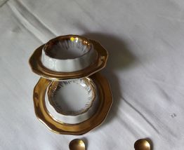 Ensemble salière et poivrière en porcelaine