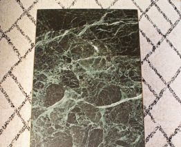 Table basse en marbre vert des Alpes des annèes 50/60