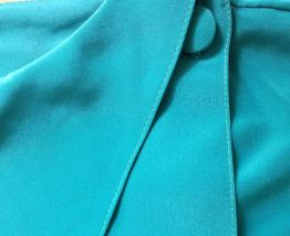 Fiona - Chemisier en soie vintage vert émeraude boutonnée 