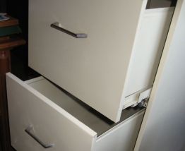 Meuble métallique à tiroirs