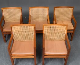 5 chaises en acajou, ‘king series’ de Rud Thygesen et Johnny
