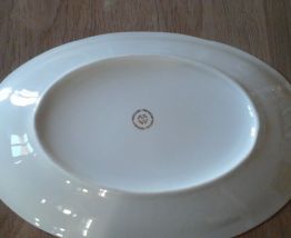 Plat ovale en porcelaine