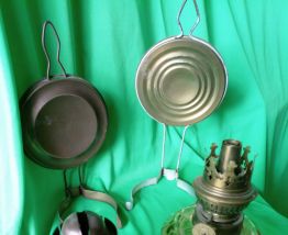 -Lampes à pétrole avec suport murale  20€ piece