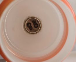 Suspension en opaline blanche et orange des années 70