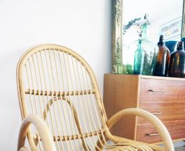 Rocking chair vintage en rotin 70's / Fauteuil à bascule