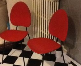Chaises rétro vintage rouge