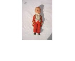 Poupée - Petit bonhomme en redingote rouge  