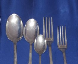 COUVERTS EN METAL ARGENTE