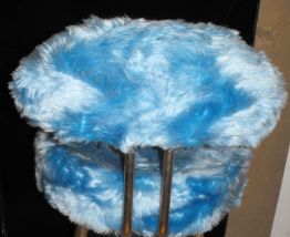 Chaise moumoute bleue