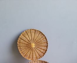 Travailleuse vintage osier pieds tripodes métal