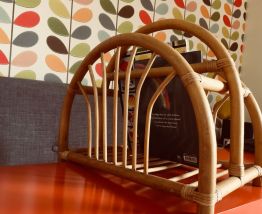 Porte revues en rotin 