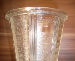 Verre mesureur gradué vintage France et étranger