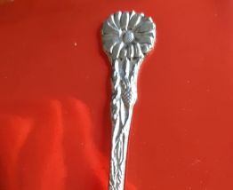 12 Petites cuillères à motif fleuri