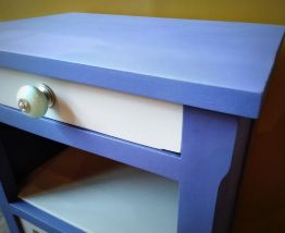 Le meuble aux poignées bleues 