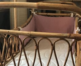 Lit-berceau en bambou et rotin