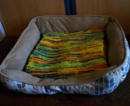 Couverture tricotée pour panier d'un animal