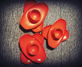 vintage coquetiers plastique orange empilables design RDA