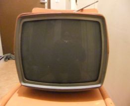 Téléviseur Pathe Marconi La voix de son maître