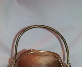 Petits cruche cuivre et porcelaine