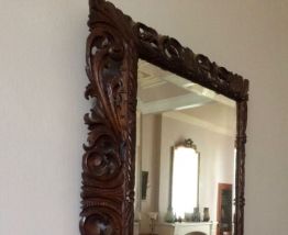 Miroir en bois sculpté vintage