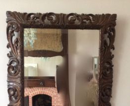 Miroir en bois sculpté vintage