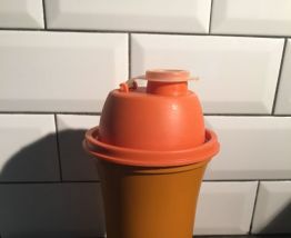 Shaker Tupperware orange année 70
