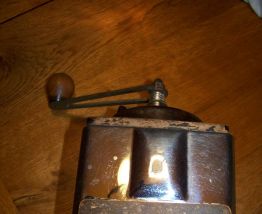 moulin à café Peugeot bois et métal