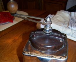 moulin à café Peugeot bois et métal