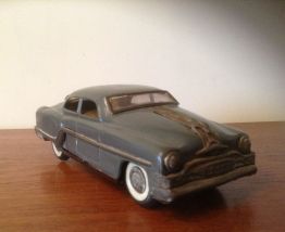 Voiture 60's jouet métal 