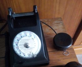 Téléphone à cadran en bakélite
