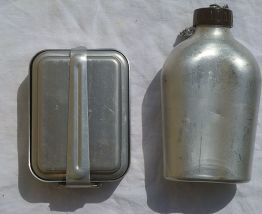 lot  gamelles et gourde militaire