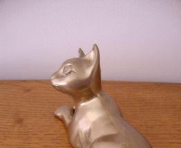 Petit chat en bronze doré