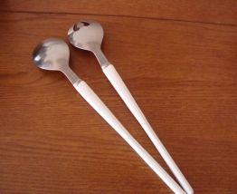 COUVERTS A SALADE STAINLESS  EN INOX ET MANCHES DECORES