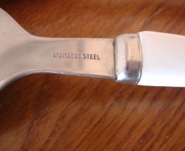 COUVERTS A SALADE STAINLESS  EN INOX ET MANCHES DECORES