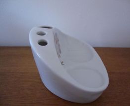 NECESSAIRE DE TOILETTE EN CERAMIQUE  DECOREE