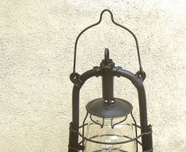 lampe  a  petrole  ancienne  , électrifiée