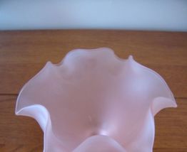 COUPE ROSE PASTEL EN VERRE AVEC PIED