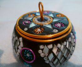 Boite en bois peint miroirs, perles Rajasthan