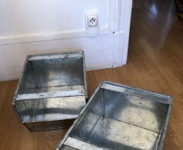 Lot 2 casiers / bacs en métal industriel 