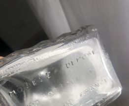 Carafe à whisky en verre moulé 